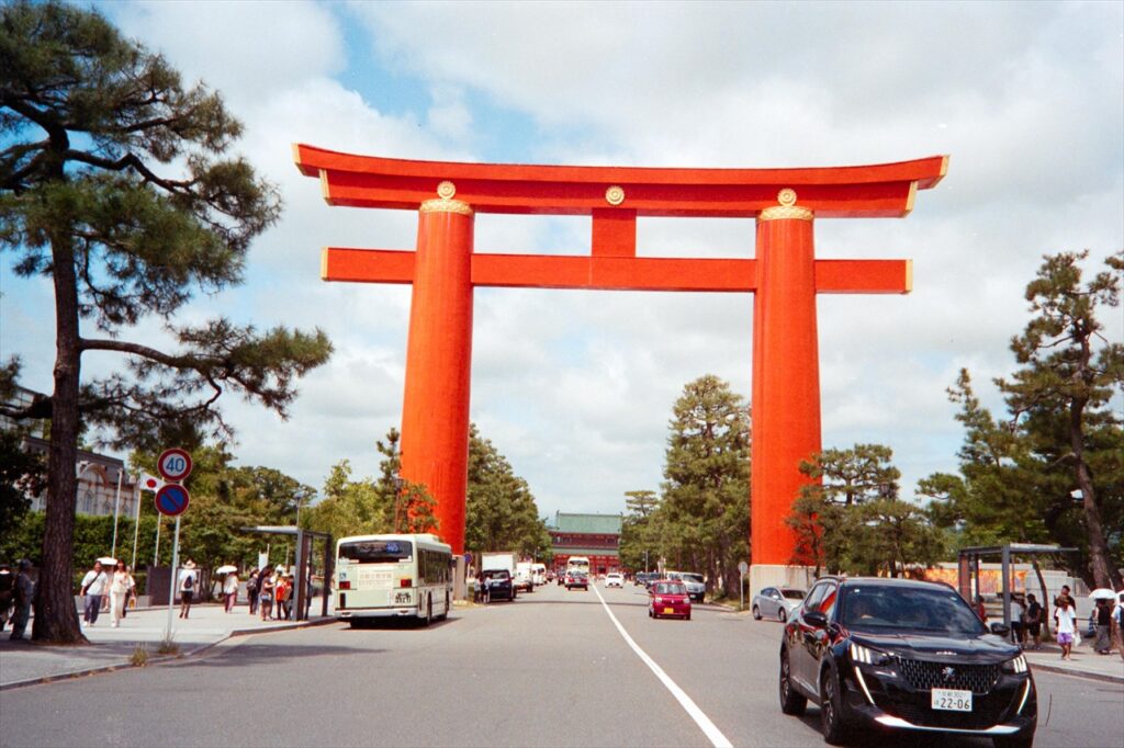 平安神宮前の鳥居