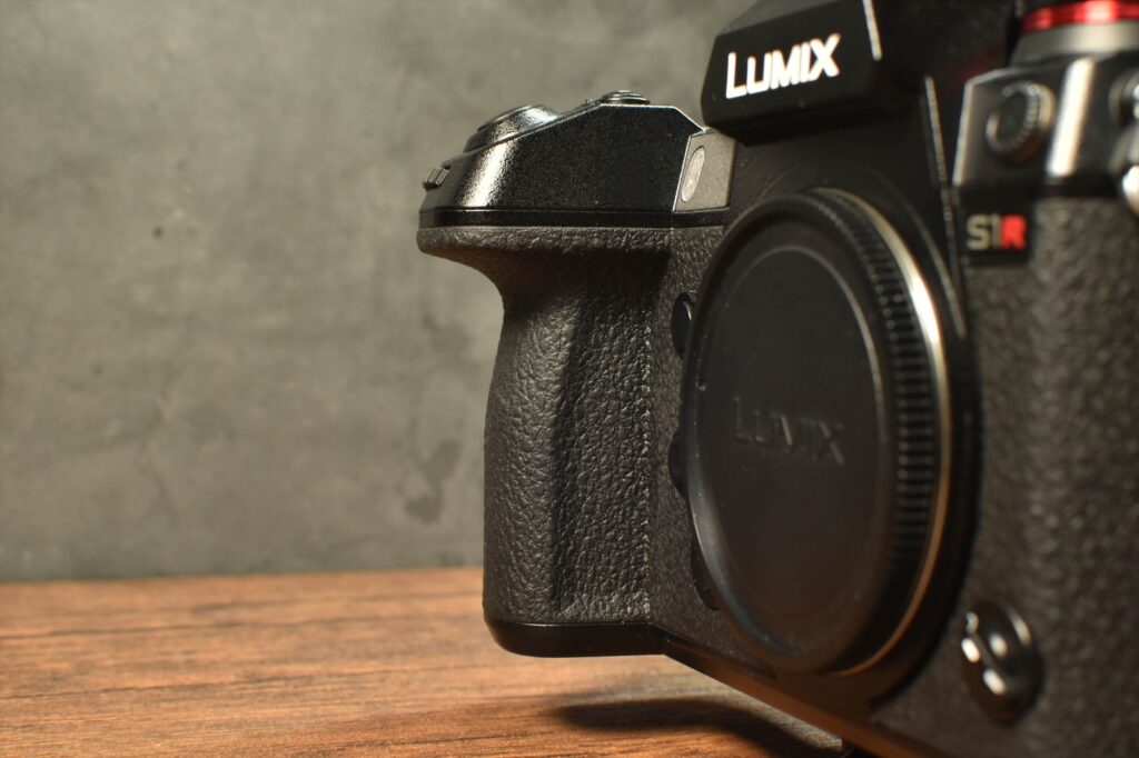 LUMIX S1R